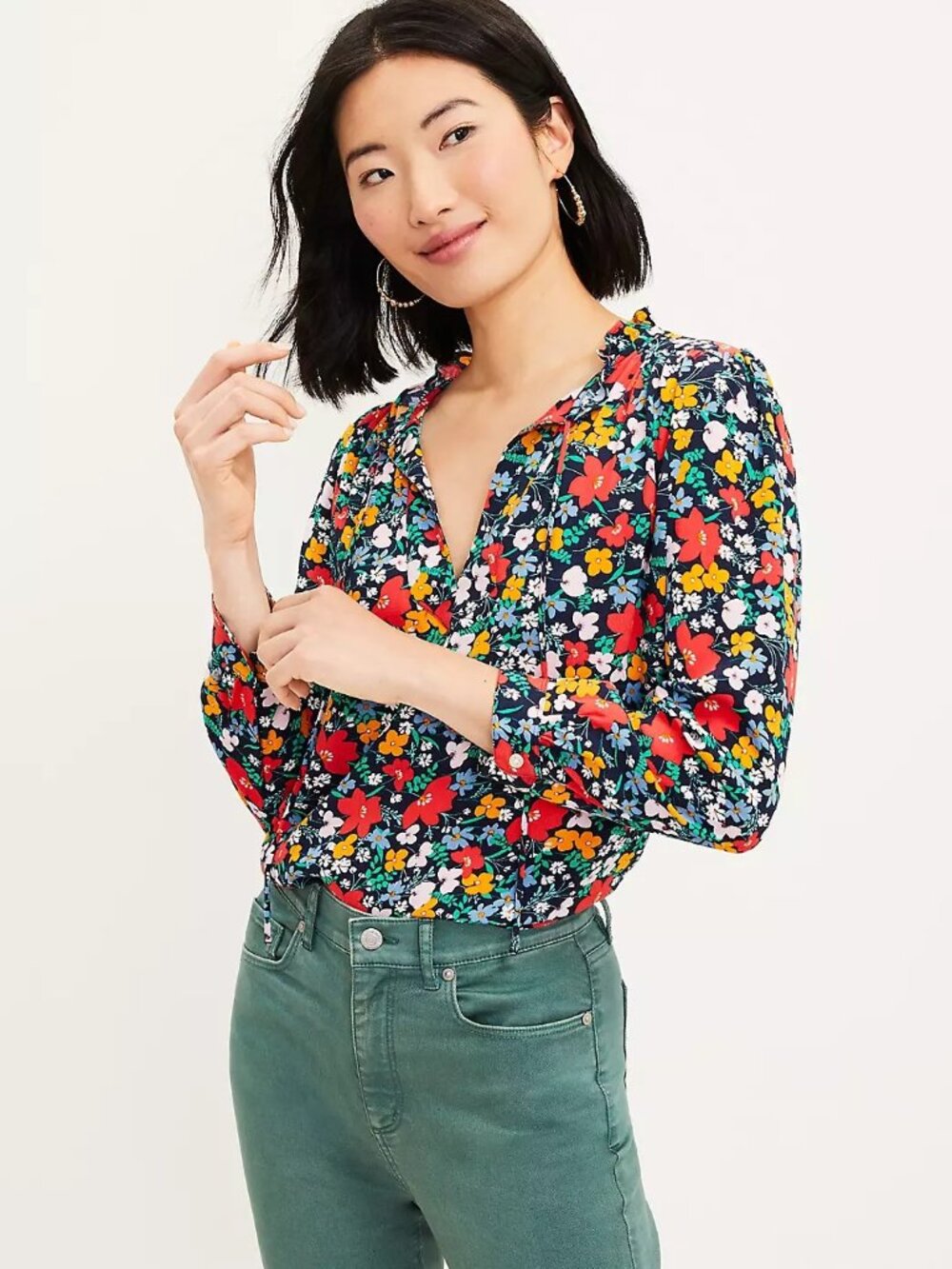 NWT Ann Taylor LOFT Size Large Multicolor Floral Blouse with Tie Accent NEW